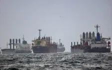 Mỹ tạm thời cho phép mua dầu Nga trên biển