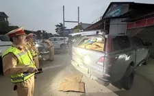 Phát hiện, thu giữ trên 2,3 tấn thực phẩm không rõ nguồn gốc khi qua Tuyên Quang