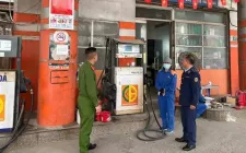 Xử lý 4 cơ sở vi phạm trong kinh doanh xăng dầu tại Hà Nội