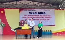 Món quà quý giá trao tặng các em học sinh trường THPT Công nghiệp