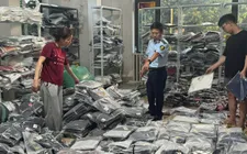 Phát hiện hàng nghìn sản phẩm quần áo nghi giả mạo nhãn hiệu tại Hà Nội