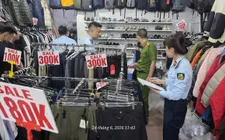 Hà Nội: Tạm giữ hơn 2.600 sản phẩm thời trang nghi giả mạo nhãn hiệu nổi tiếng