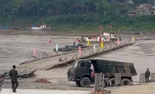 Hôm nay (20/6) dự kiến nối lại cầu phao Phong Châu