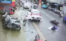 Ô tô mất lái đâm loạt xe máy ở Sa Pa, cháu bé 5 tuổi tử vong