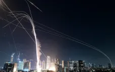 Uy lực tên lửa Iran mạnh cỡ nào để có thể 'chọc thủng' Vòm Sắt của Israel?