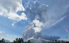 Núi lửa Lewotobi Laki Laki tại Indonesia phun tro bụi cao hàng chục km, nhiều chuyến bay bị hủy