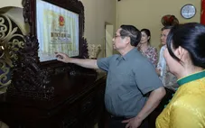 Thủ tướng thăm Lăng Thoại Ngọc Hầu và Miếu Bà Chúa Xứ núi Sam