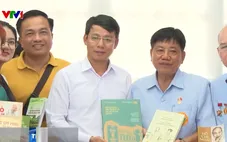 Trao tặng tủ sách Bác Hồ cho khu di tích tại Thái Lan