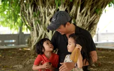 Đạo diễn của "Cha con vạn dặm" đưa hai con trải nghiệm vai trò người chơi