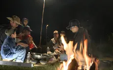 Bố và con nghêu ngao hát trên đỉnh Lang Biang