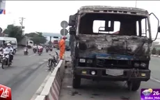 TP.HCM: Đang lưu thông, xe container bốc cháy dữ dội
