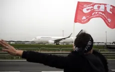 Xô xát giữa người biểu tình và ban lãnh đạo Air France