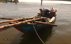 Chết máy, tàu cá của ngư dân Quảng Trị bị thả trôi trên biển
