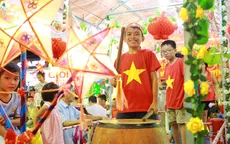 Người dân đón Trung thu rộn ràng khắp các ngả đường