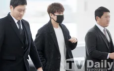 Lee Min Ho ăn mặc thời thượng, đeo khẩu trang kín mít ở sân bay