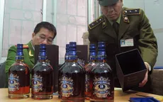 Tạm giữ 2.000 chai rượu ngoại không rõ nguồn gốc