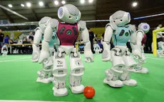 RoboCup 2015: Robot tranh tài đá bóng