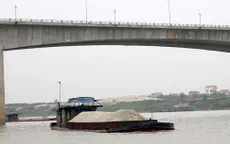 Hưng Yên: Phát hiện 3 người tử vong trên tàu chở cát