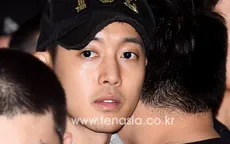 Giữa bão scandal, Kim Hyun Joong lặng lẽ nhập ngũ