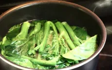 Mẹo xào rau xanh mướt, giòn giòn