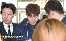 Lee Min Ho chật vật thoát khỏi đám đông ở sân bay