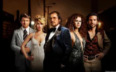 Thâm nhập thế giới ngầm mưu mô trong "American Hustle" (18h45, HBO)