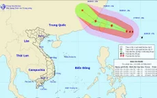 Siêu bão Dujuan gián tiếp gây nắng nóng ở miền Bắc, mưa tăng ở miền Nam