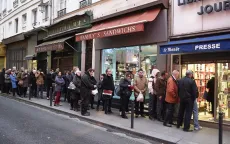 Ấn phẩm mới của Charlie Hebdo bị chỉ trích