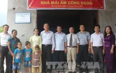 Bộ Giáo dục và Đào tạo trao tặng nhà tình nghĩa cho giáo viên ở Quảng Bình