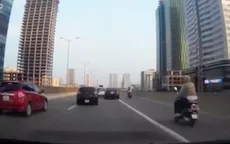 Tránh ùn tắc, xe máy “đua nhau” tràn lên đường trên cao