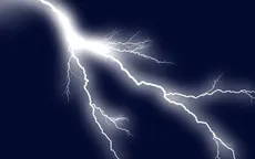 Bình Phước: Trú mưa ở thềm nhà, hai vợ chồng bị sét đánh tử vong tại chỗ