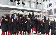 Đại học Quốc tế Sài Gòn trao bằng tốt nghiệp