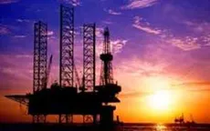 Các sự kiện kinh tế nổi bật năm 2015: Giá dầu thô giảm 60% giá trị