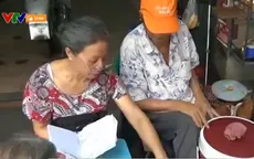 Phí dịch vụ y tế tăng, người dân "đánh vật" với việc chữa bệnh