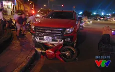 Hà Nội: Xe ô tô bất ngờ gây tai nạn liên hoàn