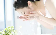Bí quyết chăm sóc da khi phải trang điểm thường xuyên