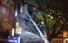 Cháy lớn thiêu rụi toàn bộ cửa hàng ở Hàng Mã