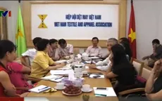Tàu ngoại tận thu phí, doanh nghiệp nội “tự cứu mình”