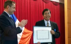 Đại sứ Pháp trao Huân chương Quốc công và Huân chương Cành cọ Hàn lâm tại Huế