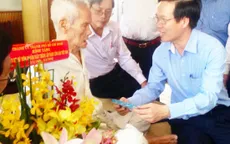 Lãnh đạo TP.HCM thăm cán bộ lão thành cách mạng