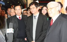 Tổng Bí Thư tham quan gian hàng của VTV tại Hội Báo xuân toàn quốc Ất Mùi