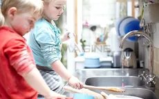 Khi nào nên giao việc vặt cho trẻ?