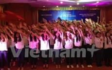 Đoàn đại biểu thanh thiếu niên kiều bào viếng Lăng Bác