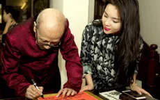 Hoa hậu Kỳ Duyên chúc Tết Anh hùng lao động Vũ Khiêu