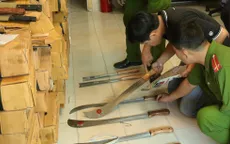 Bắt giữ lô hàng 2.000 cây mã tấu tại Cần Thơ