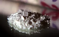 Colombia: Bắt 1 phụ nữ giấu cocaine trong túi nâng ngực