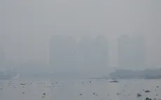 TP.HCM mờ ảo trong màn sương mù dày đặc