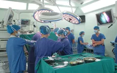 Bệnh viện ĐH Y Hà Nội phẫu thuật nội soi đại tràng thành công cho bệnh nhân 75 tuổi