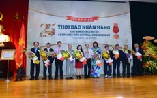 Thời báo Ngân hàng đón nhận Huân chương Lao động hạng Nhì