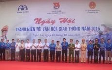 Đông đảo thanh niên tham gia Ngày hội Thanh niên với văn hóa giao thông 2015